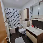 3-4 Personenzimmer - Mit King Size Bett Und Gemeinschaftskueche