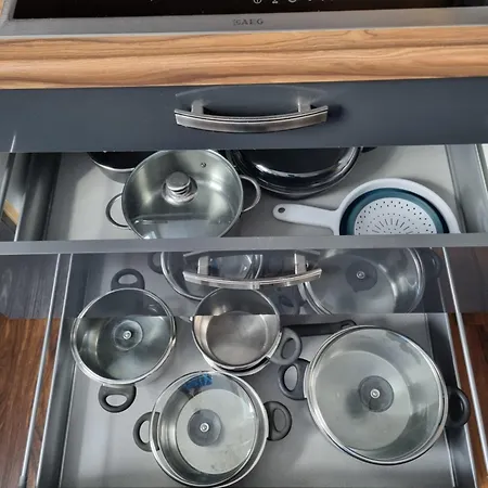 3-4 Personenzimmer - Mit King Size Bett Und Gemeinschaftskueche 卡塞尔