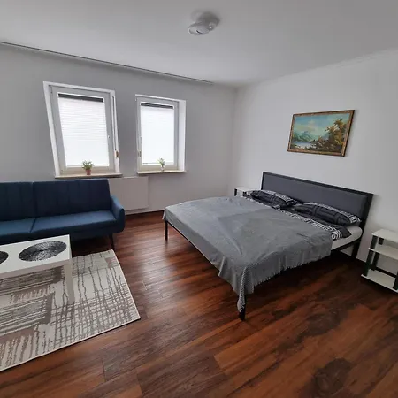 3-4 Personenzimmer - Mit King Size Bett Und Gemeinschaftskueche Homestay