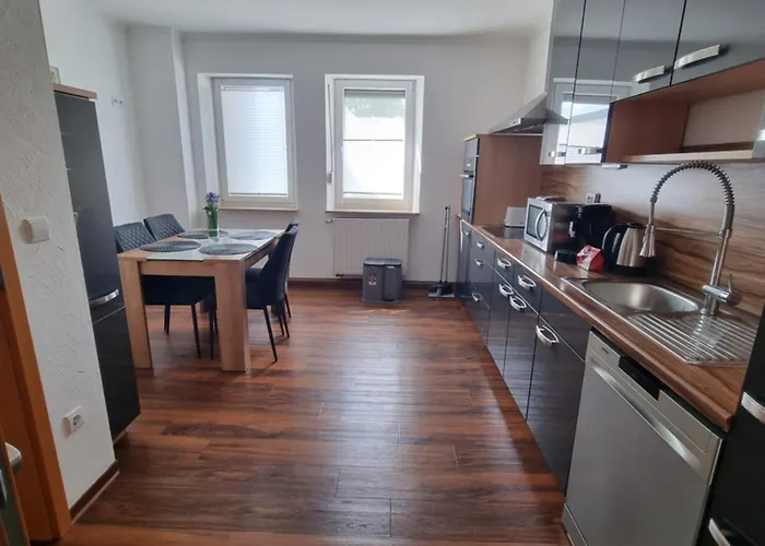 3-4 Personenzimmer - Mit King Size Bett Und Gemeinschaftskueche * 卡塞尔