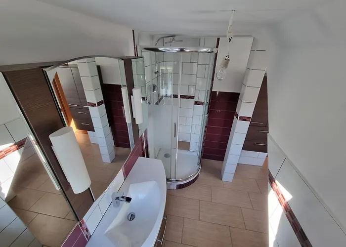 3-4 Personenzimmer - Mit King Size Bett Und Gemeinschaftskueche * 卡塞尔