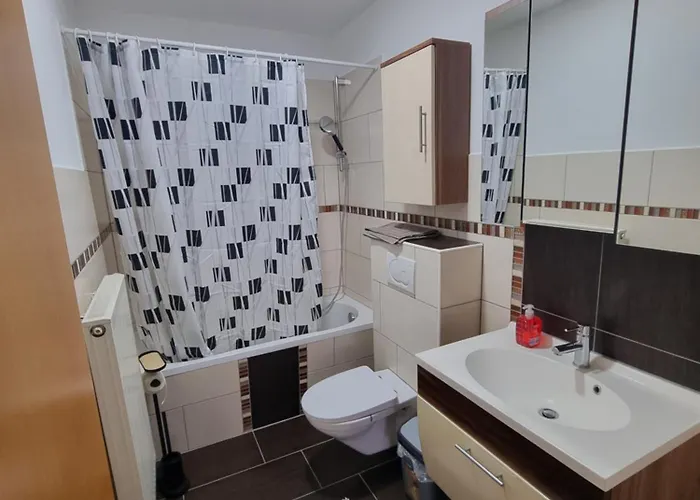 3-4 Personenzimmer - Mit King Size Bett Und Gemeinschaftskueche